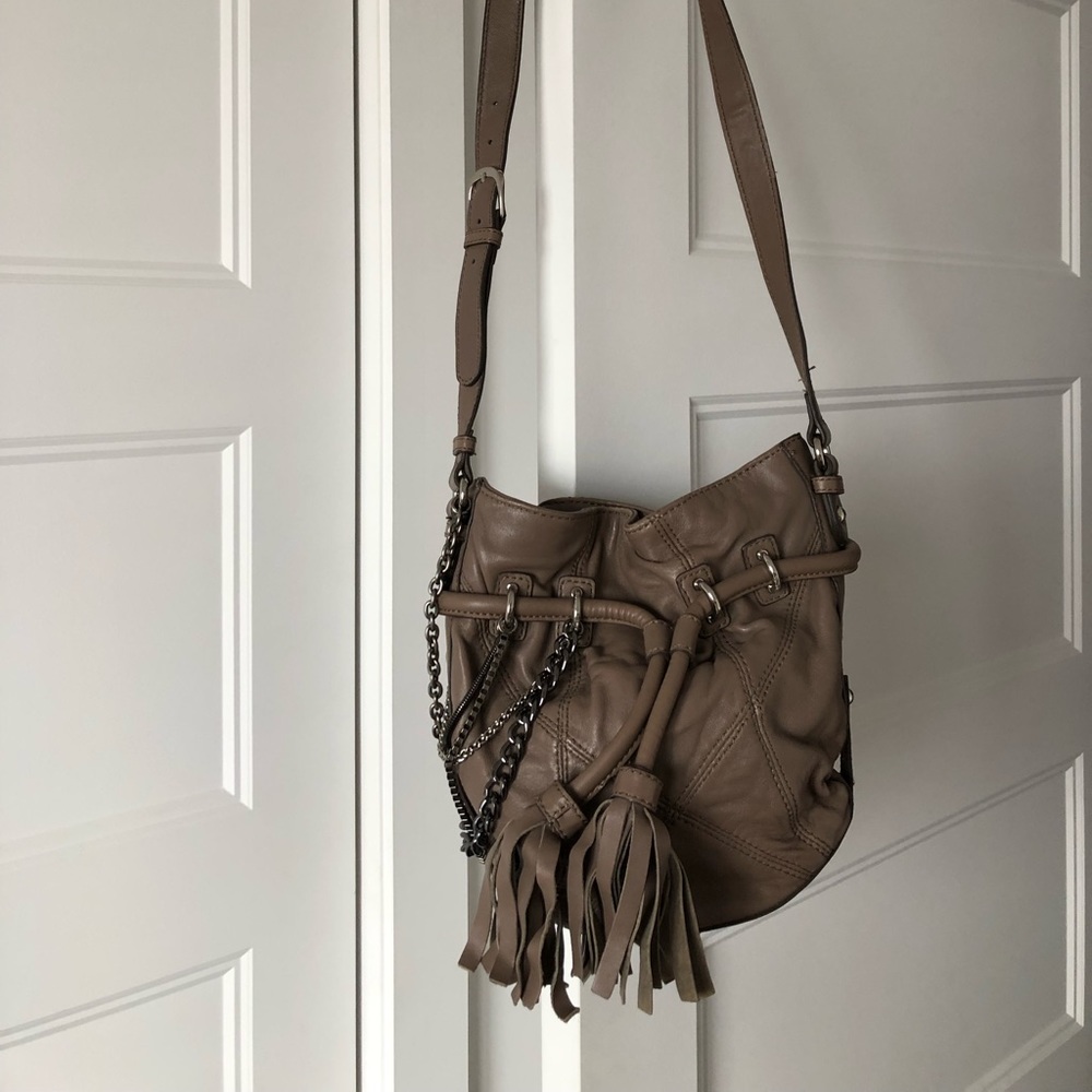 Hype chain detail bucket bag crossbody